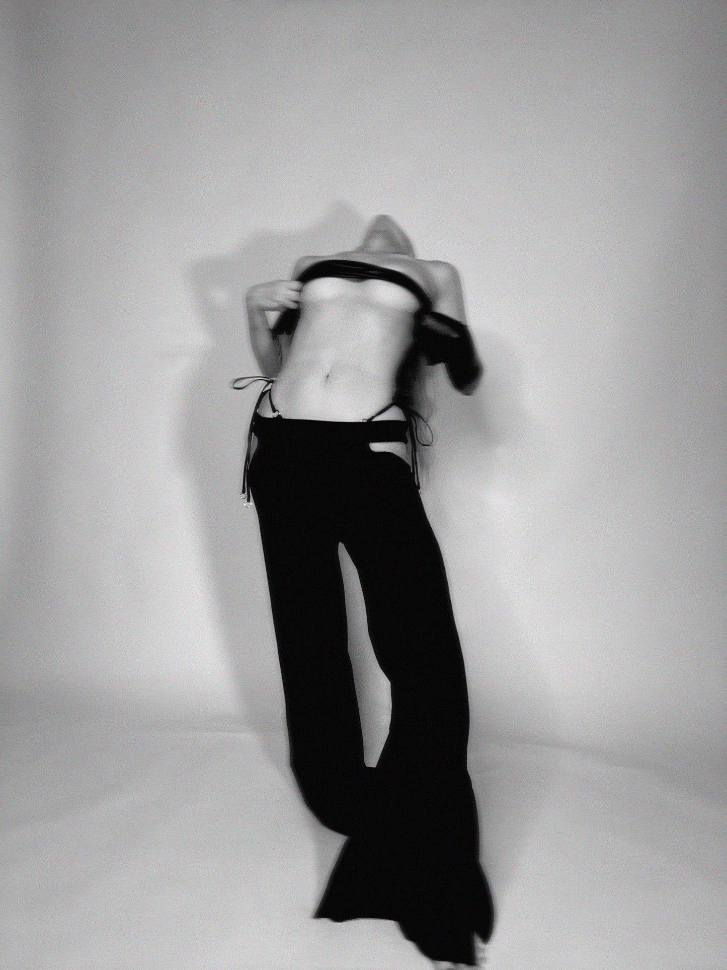 Limitierte Cut-out-Hose